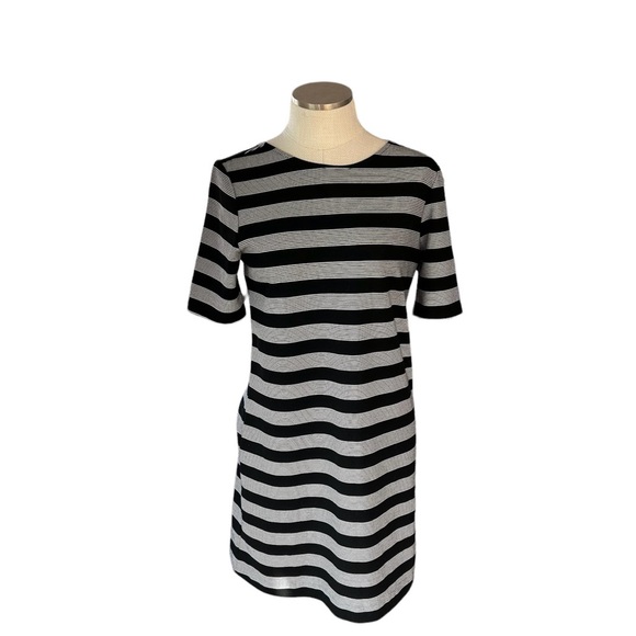 GAP T- Shirt Style Black and White Striped Dress with Scoop Back Size M - Picture 1 of 6